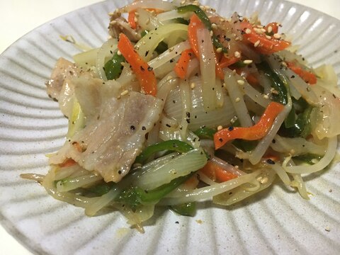 鶏ガラスープの素であっさり食べる塩野菜炒め